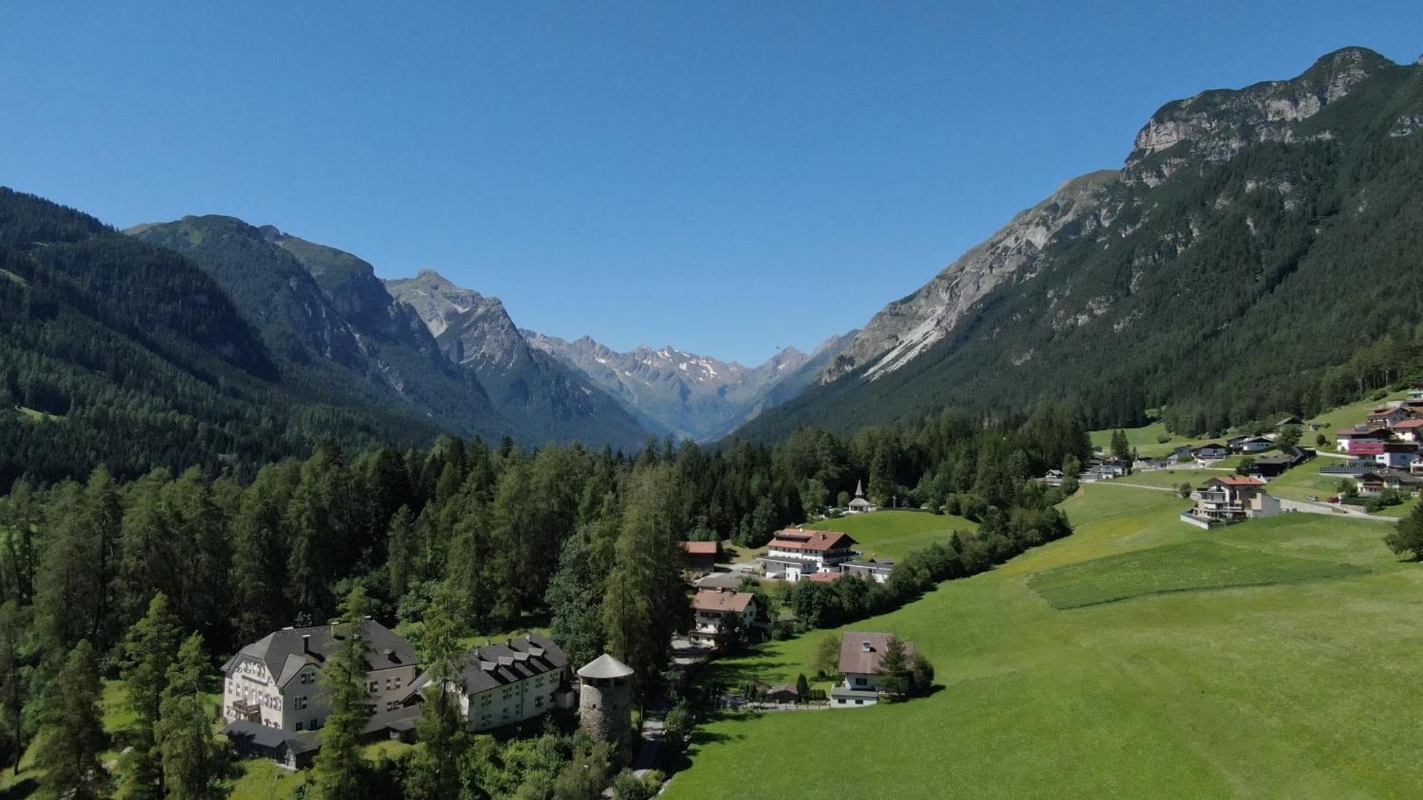 Alpen Gasthof Apartments Hohe Burg ترينس المظهر الخارجي الصورة