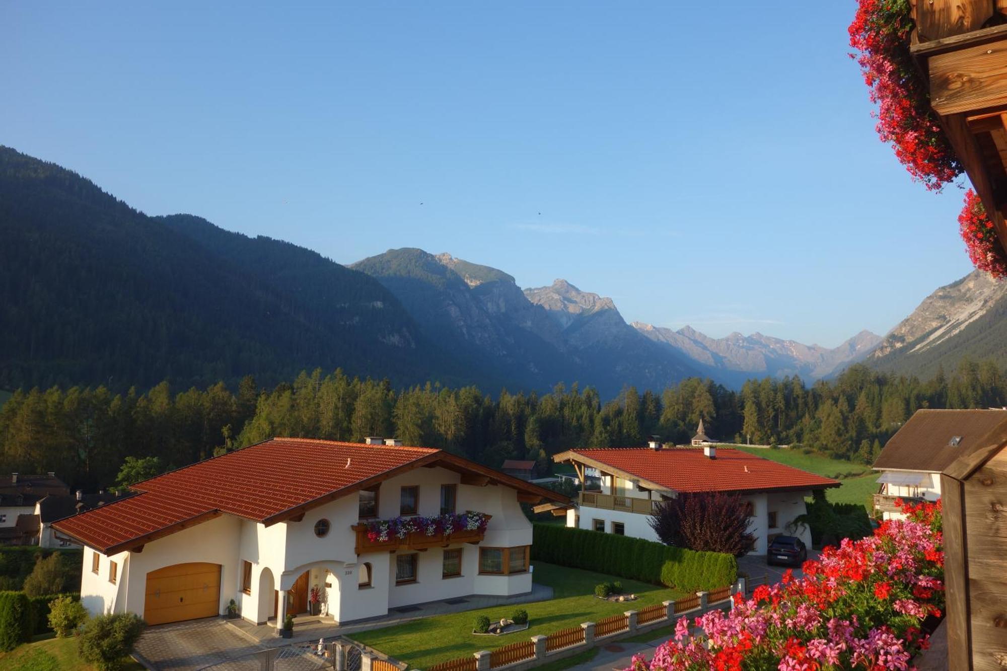 Alpen Gasthof Apartments Hohe Burg ترينس المظهر الخارجي الصورة