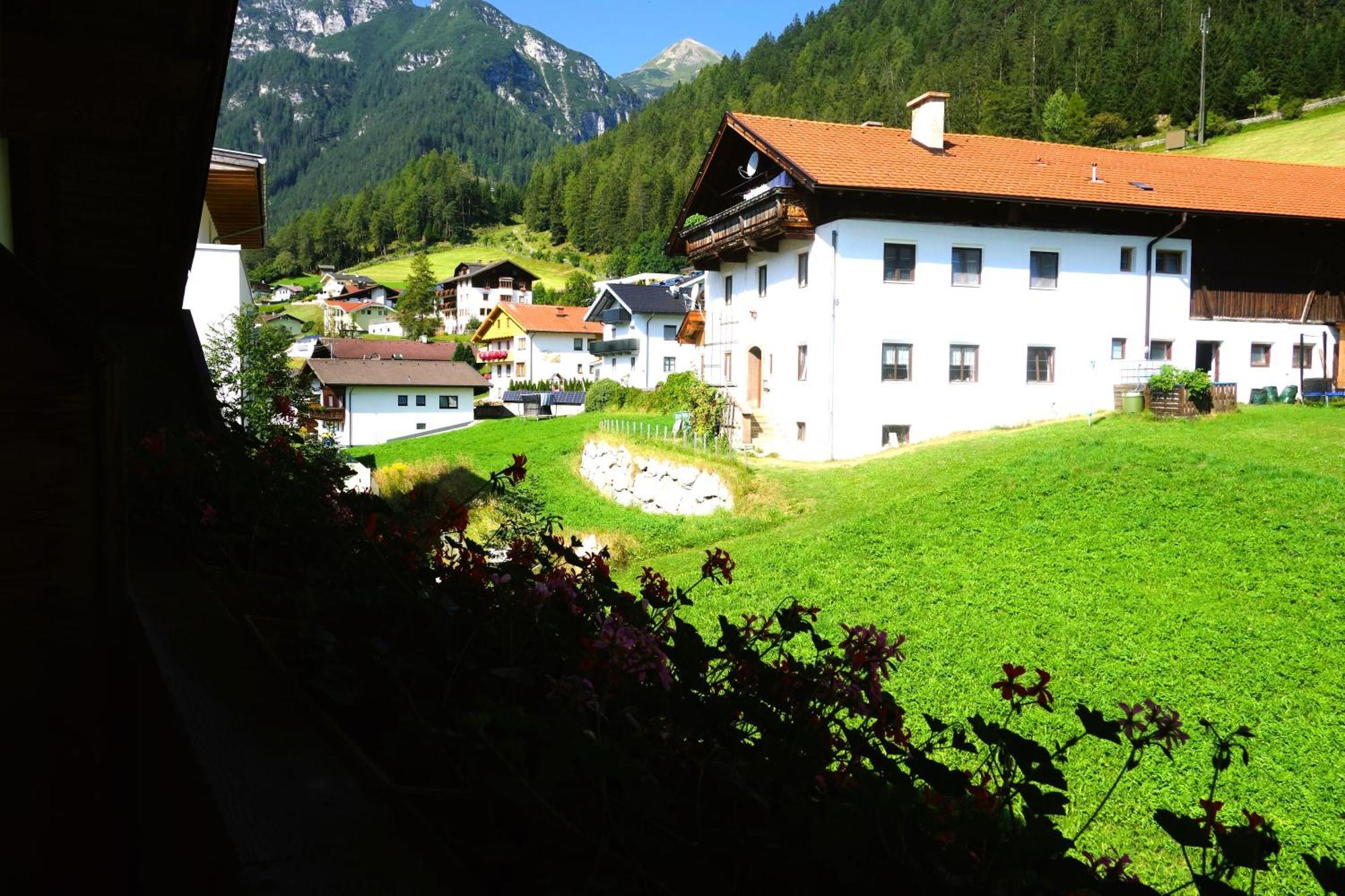 Alpen Gasthof Apartments Hohe Burg ترينس المظهر الخارجي الصورة