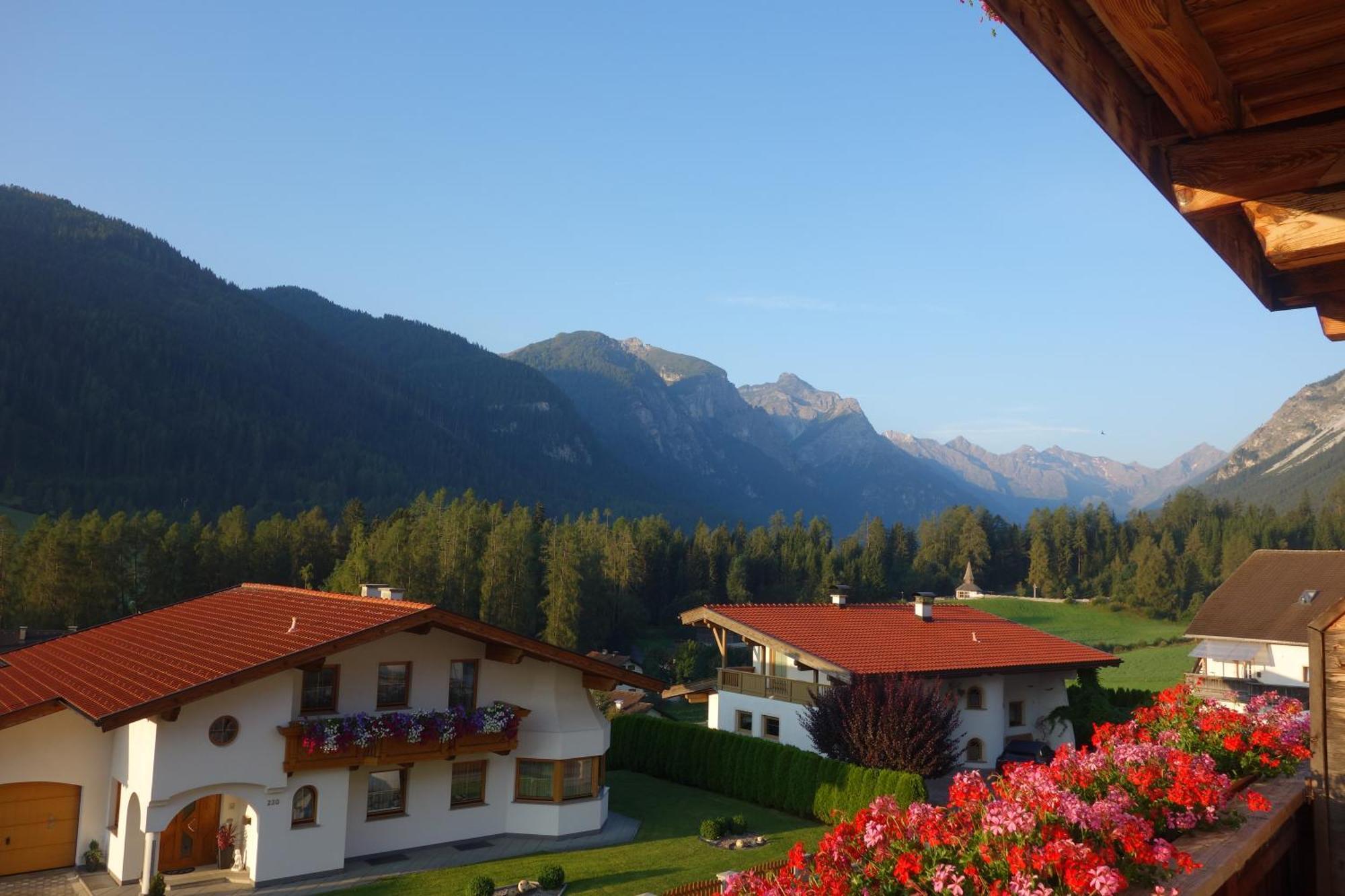 Alpen Gasthof Apartments Hohe Burg ترينس المظهر الخارجي الصورة